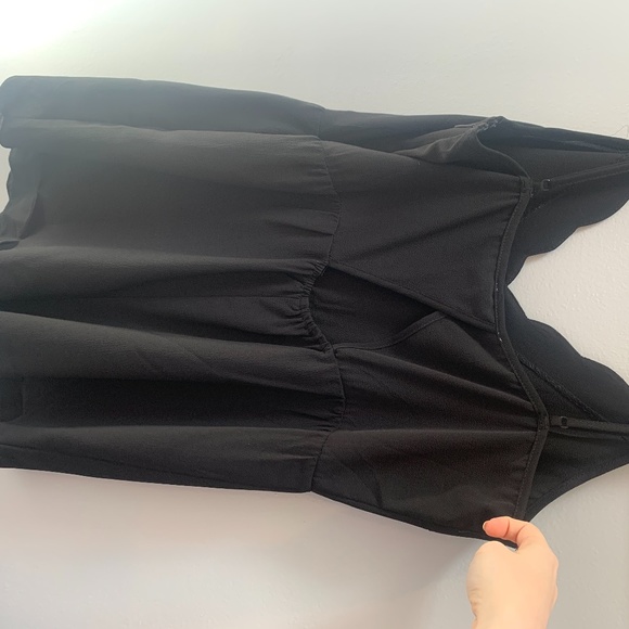 SUPER CUTE BLACK SCALLOPED ROMPER - Picture 2 of 3